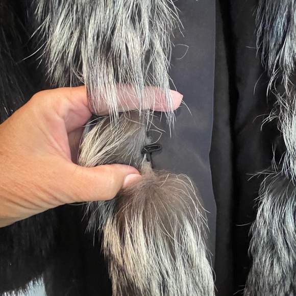 Beaver & Fox Fur Coat - Picture 2 of 7